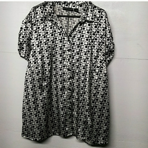 Blue Diamond Plus, Black & White Geometric Button Down Shirt, Size 22 - Picture 1 of 7